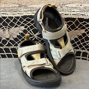 FootJoy Wonen’s Golf Sandal, size 8